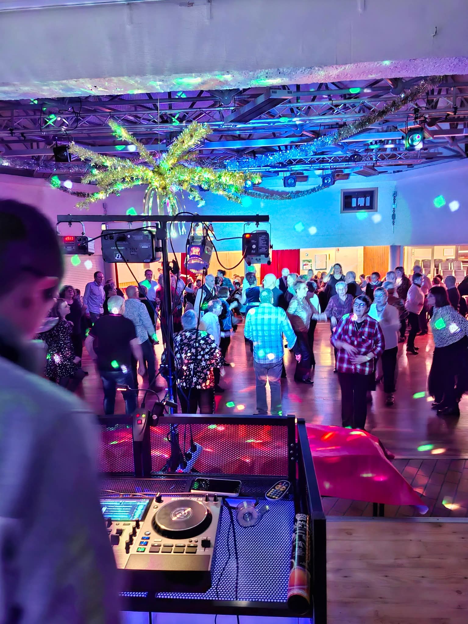 Soirée nouvel an — animation Soirée par Flo'anim', DJ dans le Jura et la Bourgogne-Franche-Comté